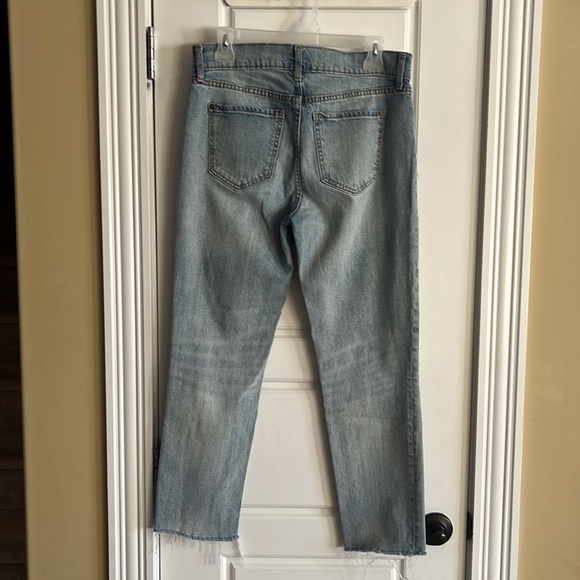 Old navy boyfriend straight leg jeans. size 8 regular - Picture 2 of 2